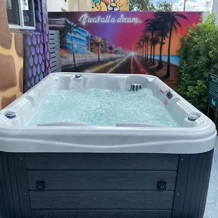Cozy & Colorful Miami Art Canvas W/Hottub & Murals Exterior photo